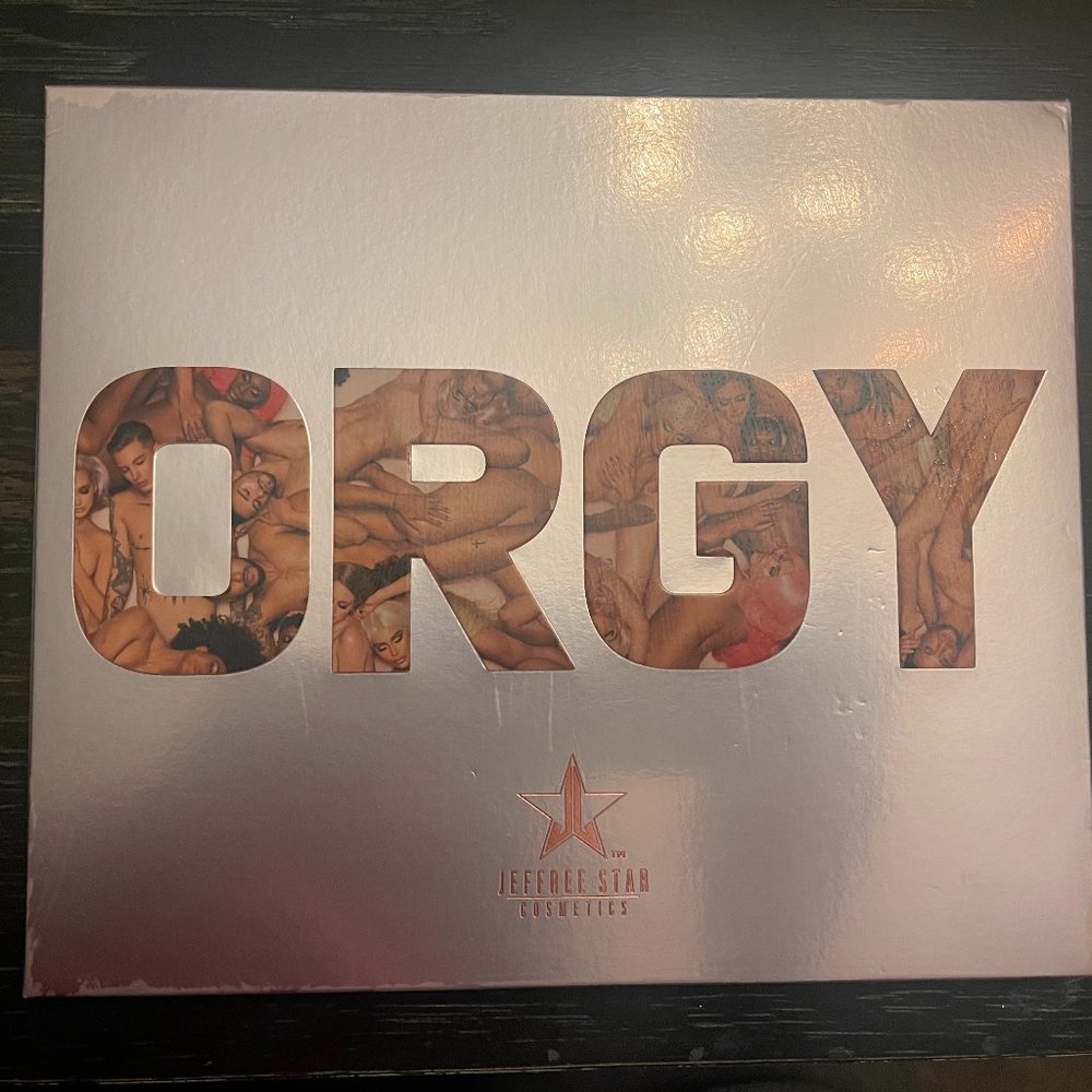 Jeffree Star cosmetics Orgy pressed pigment palette